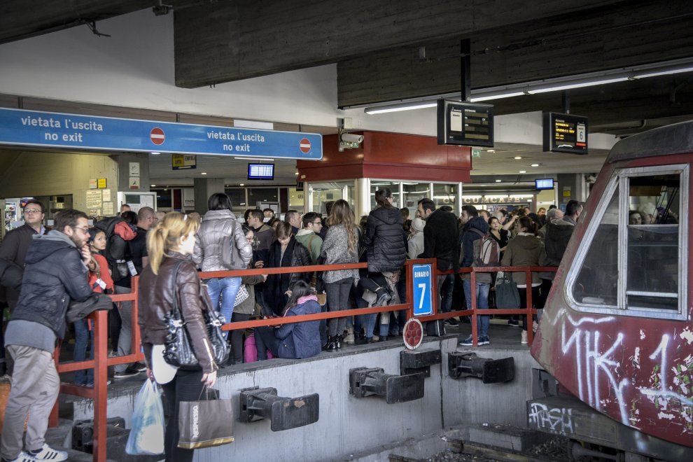 Sciopero Eav, disagi per turisti e pendolari in Circum: cancellate corse per Castellammare-Sorrento