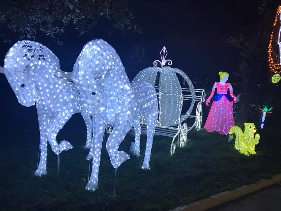 A Castellammare si illumina il Natale, in villa comunale le luci d'artista made in Stabia