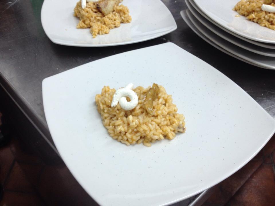 Risotto alla livornese con salsa alla ricotta e ricci 