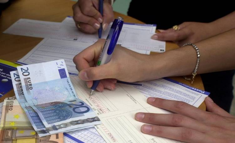 Truffa alle assicurazioni a Ottaviano, falsi certificati medici per intascare denaro da incidenti mai avvenuti: nei guai medici e infermieri