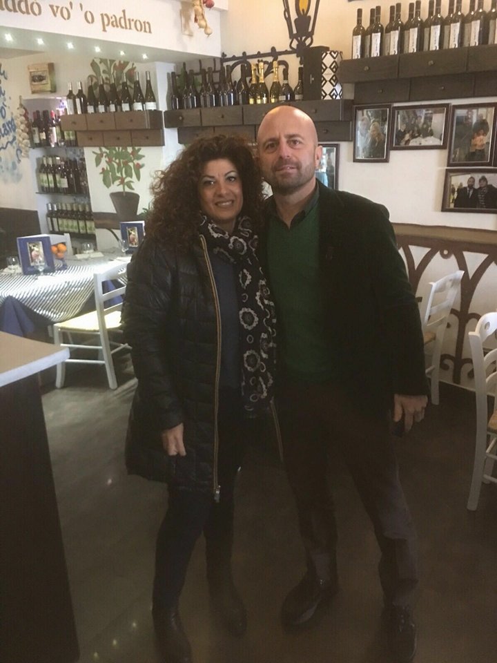 Luca Abete di nuovo a Castellammare, il giornalista di Striscia continua la sua inchiesta sui datteri