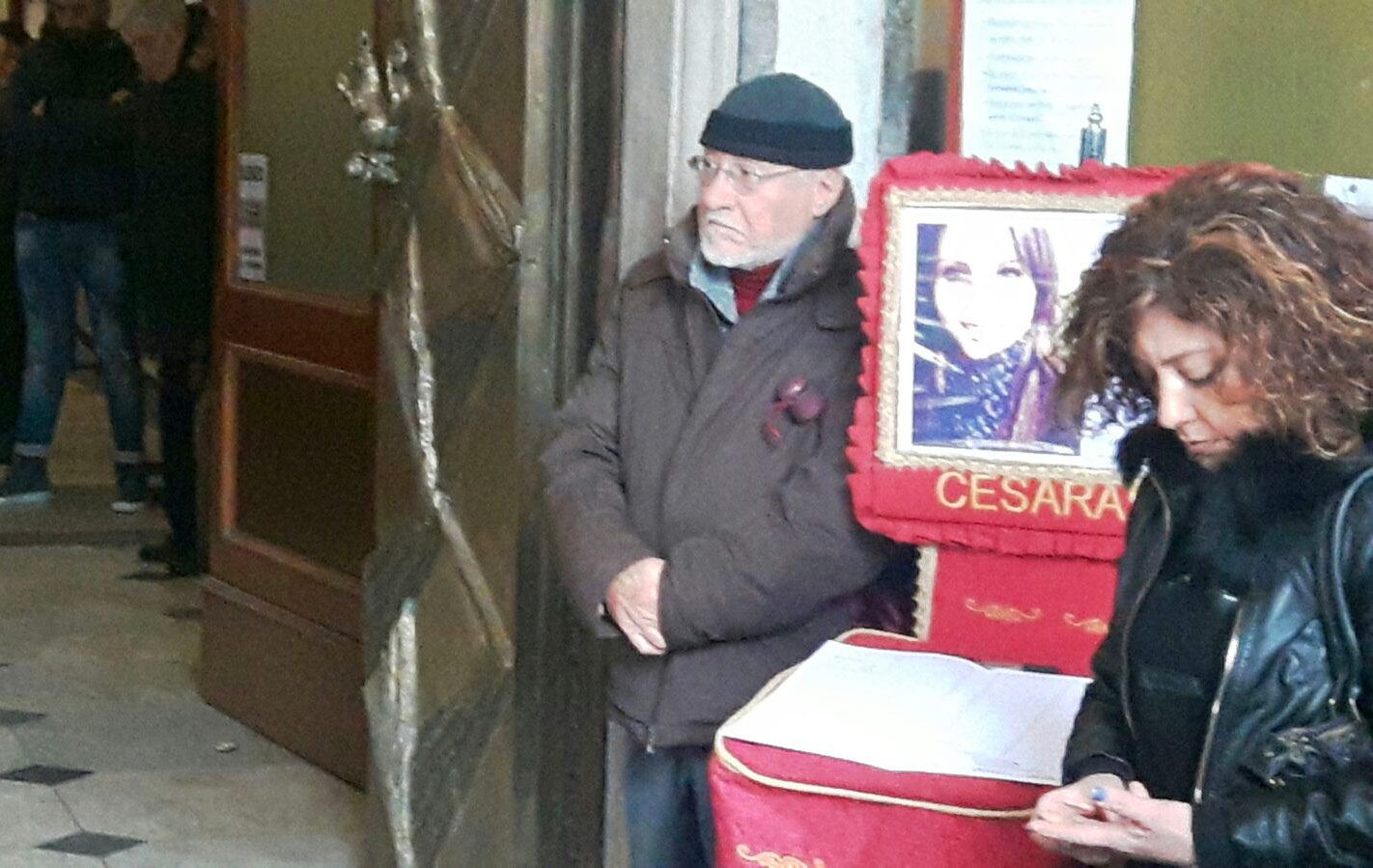 L'addio a Simona, Castellammare saluta la mamma soldato. Don Antonino: 