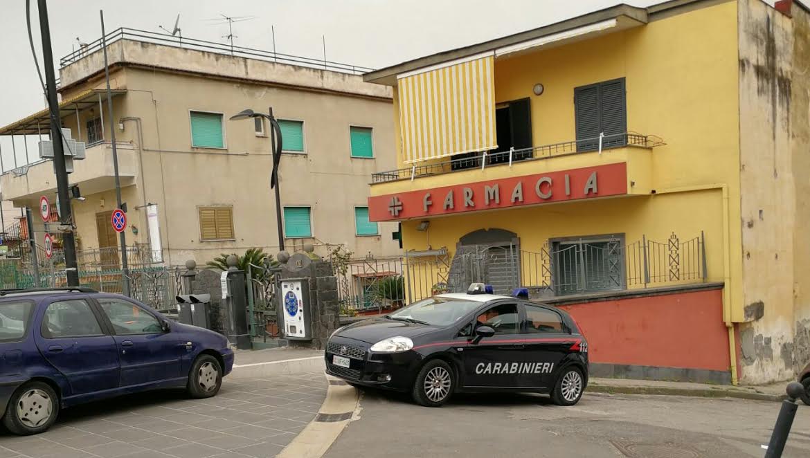 Minacciano farmacista con la pistola e svuotano la cassa a Massa di Somma, incastrato un bandito di Portici