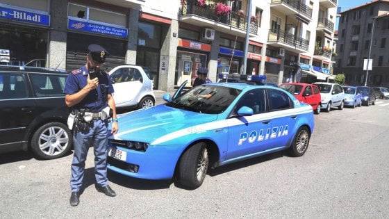 Turista stuprata dal branco nel suo albergo a Sorrento, in chat foto e video delle violenze