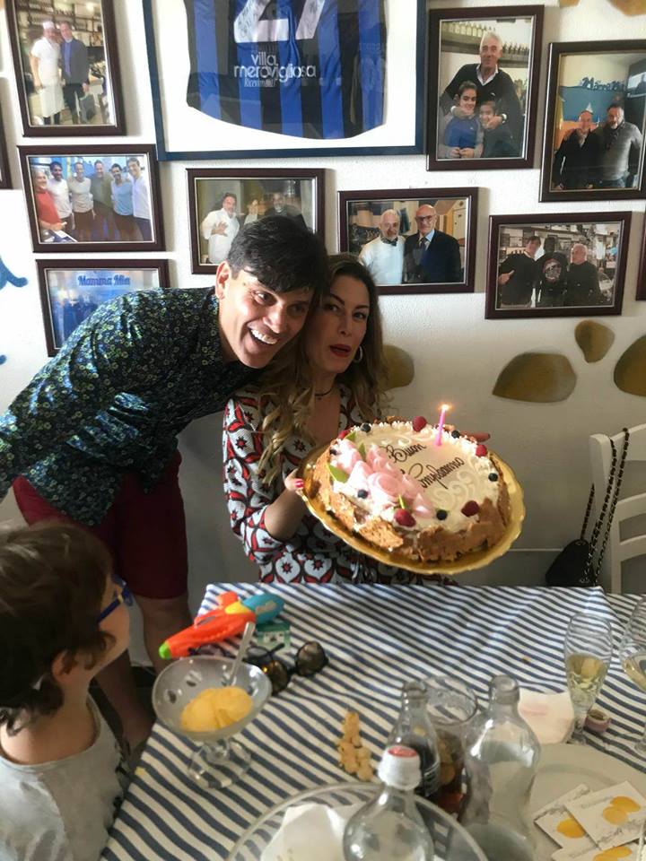 Montella a Castellammare per il compleanno della moglie, l'ex allenatore del Milan festeggia in famiglia