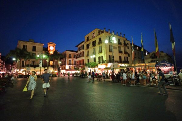 A Sorrento una notte dedicata all'arte: un sabato con musica, mostre e artisti 