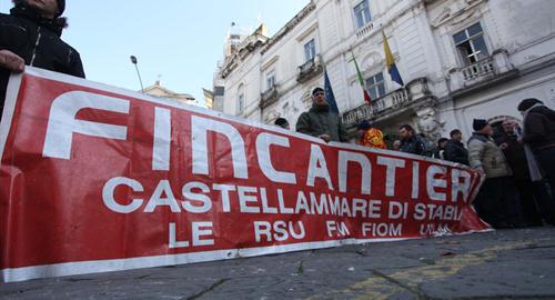 Fincantieri, nuovo stop per gli operai: fabbrica ferma per tre ore e blocco della Statale sorrentina