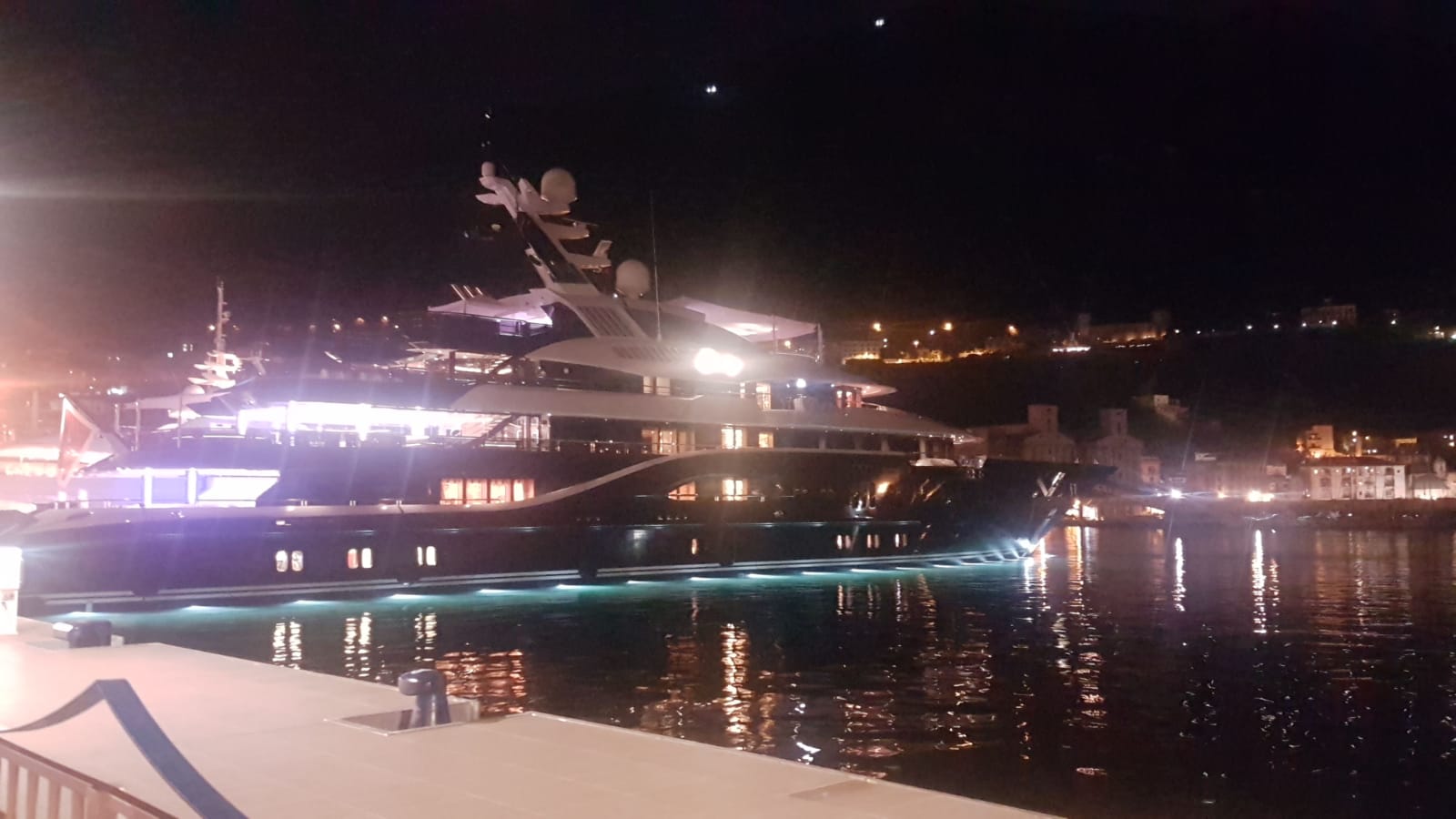 A Castellammare famiglia reale dell'Arabia Saudita con lo yacht