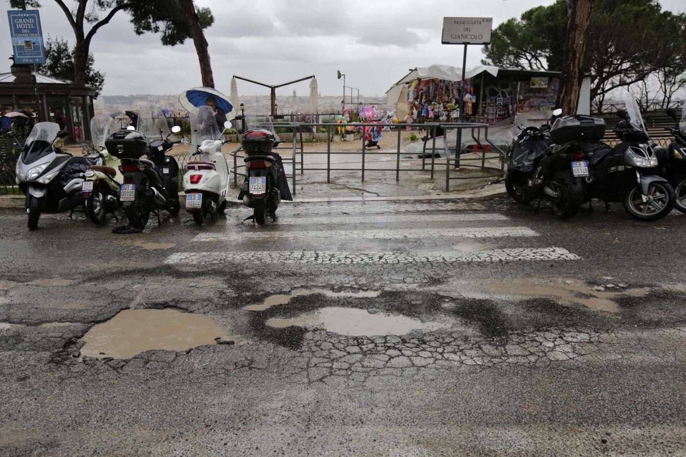 Bomba d'acqua su Ercolano, strade chiuse e disagi per le forti piogge 
