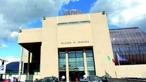 Scandalo bolli falsi al Tribunale di Torre Annunziata, a rischio processo 24 avvocati