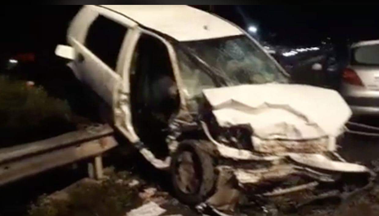 Grave incidente nella notte, scontro tra due auto: quattro feriti