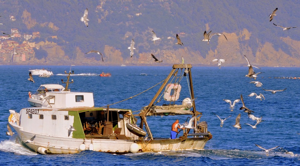 Ritrovato relitto del peschereccio in fondo al mare, si cercano il comandante e l'equipaggio