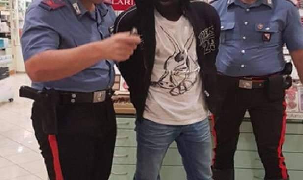San Giuseppe Vesuviano, rapina pizzeria e terrorizza compagna del proprietario: arrestato 