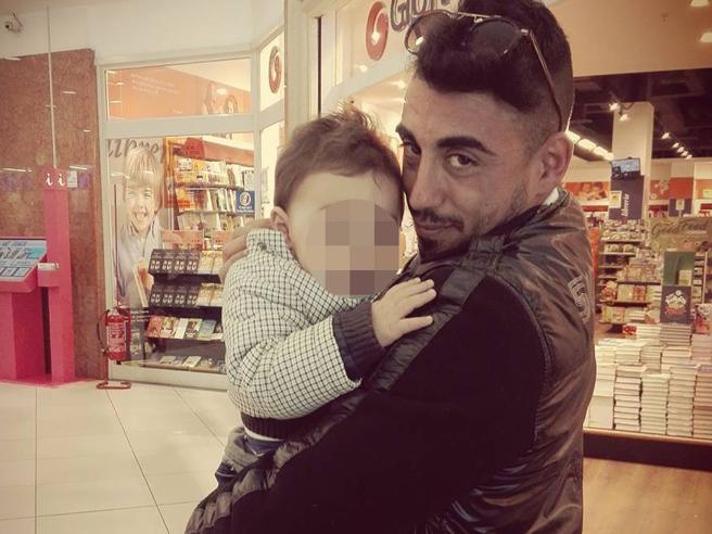 Bimbo ucciso a botte, accusato di omicidio il compagno della madre: separati per sempre i tre fratellini